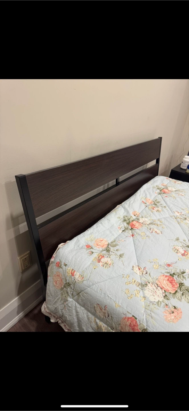 Queen Size Bed Frame and Mattress with night tables - photo 3