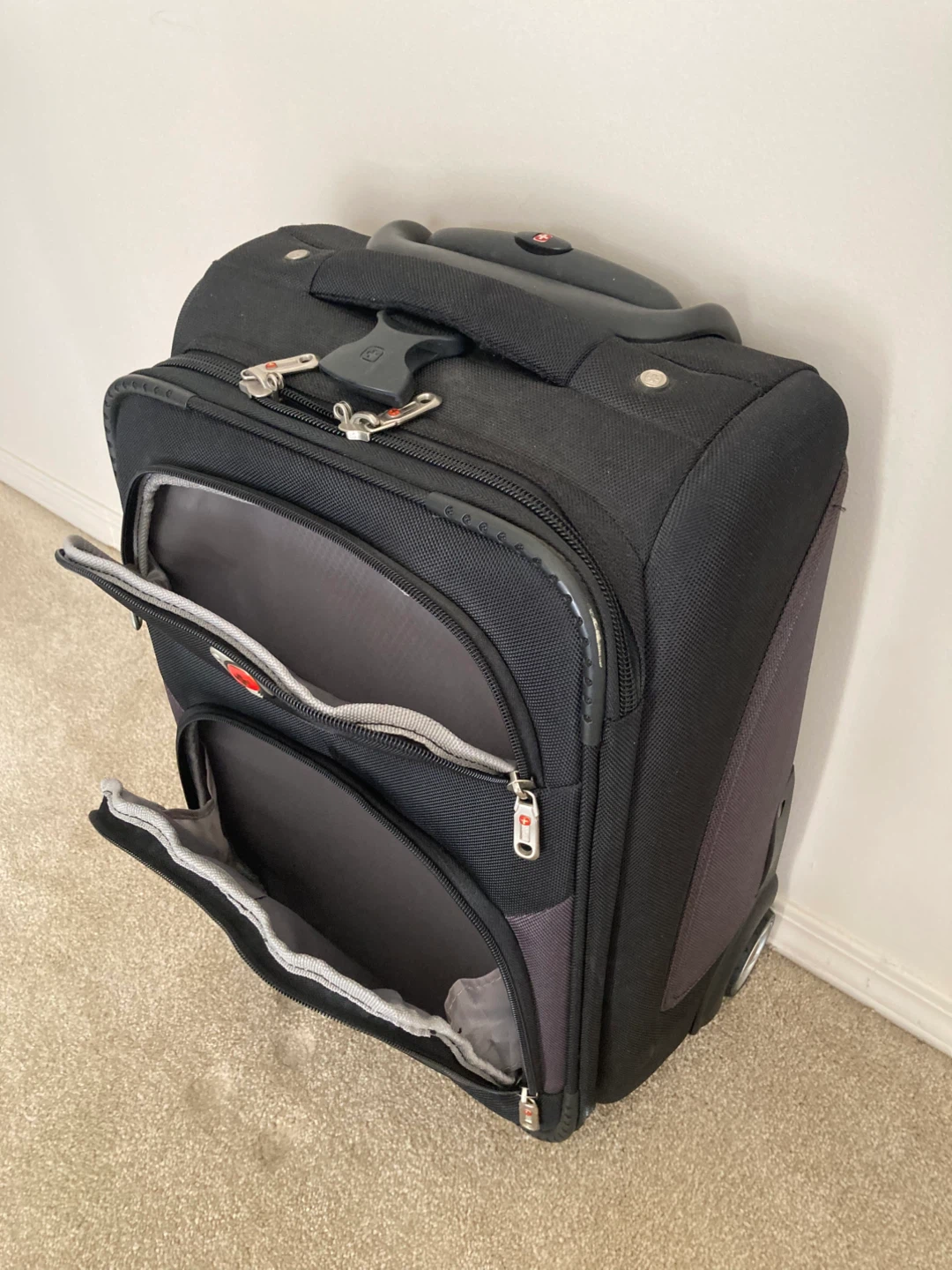 Carry-on suitcase - photo 4