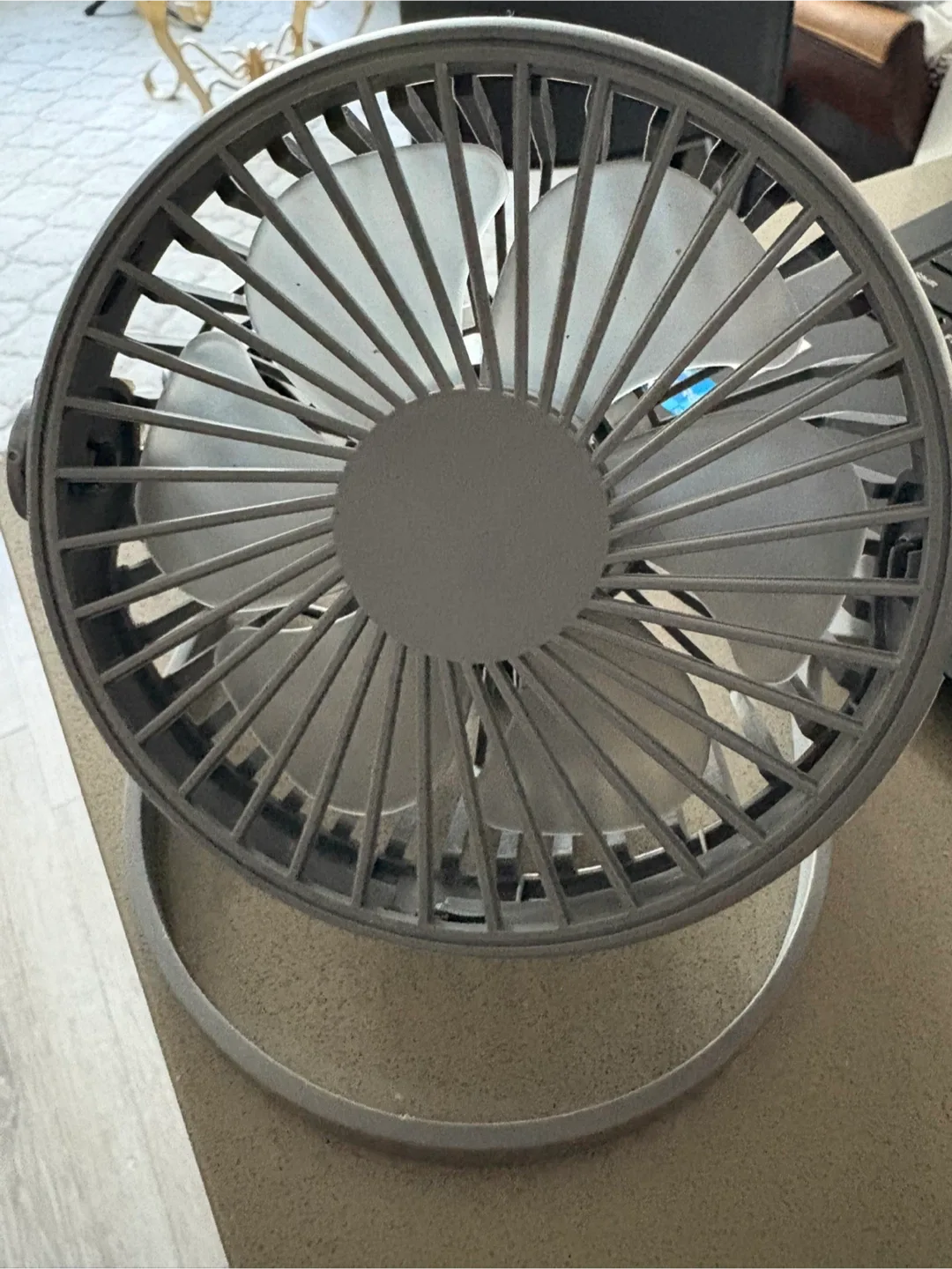 Portable Mini Desk Fan thumbnail