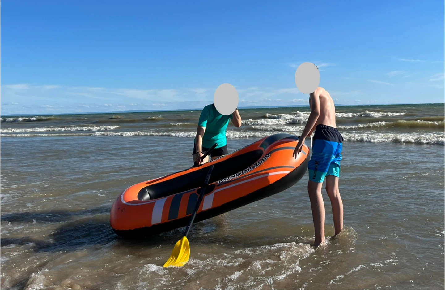 LIKE NEW ✅ Inflatable Boat + FREE Oars 🥕 - photo 3
