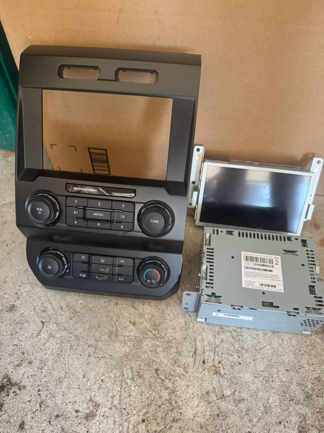 Ford KL3T-18D832-BH Car Radio