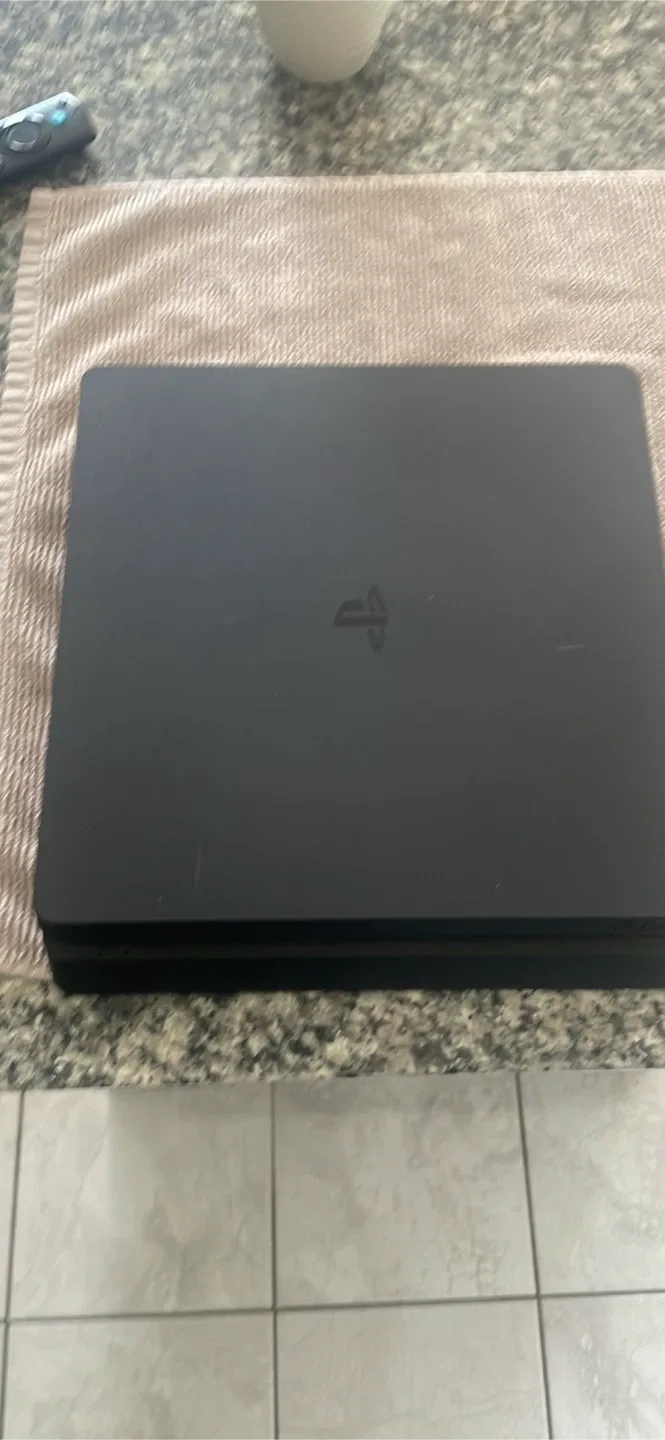 PlayStation 4 Slim Console image indicator(3)