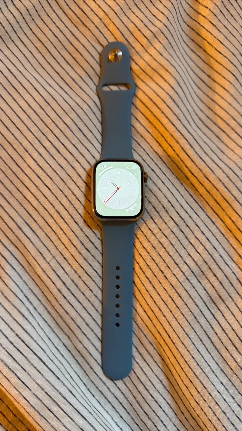 Apple Watch Series 8 45mm Gold Stainless Steel thumbnail