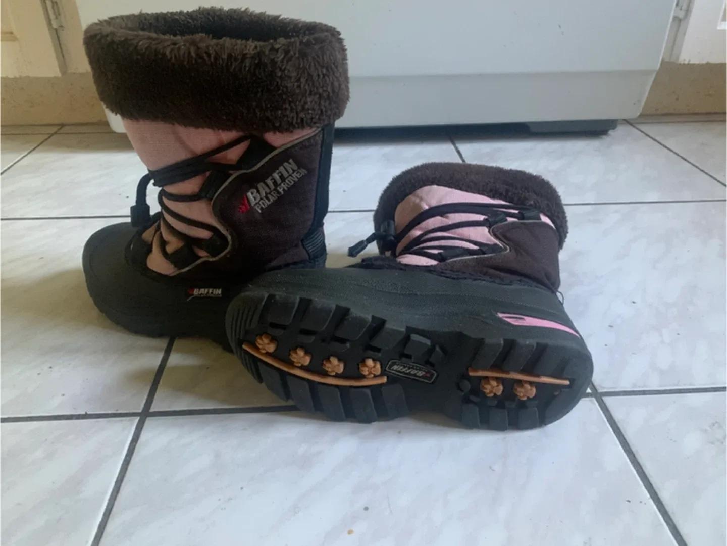 Child’s winter boots image indicator(2)