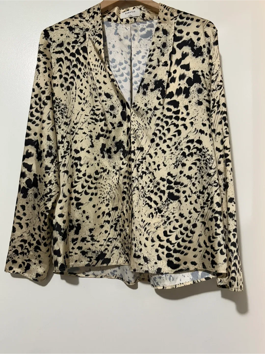 Aritzia Babaton Cream/Black Print Blouse thumbnail