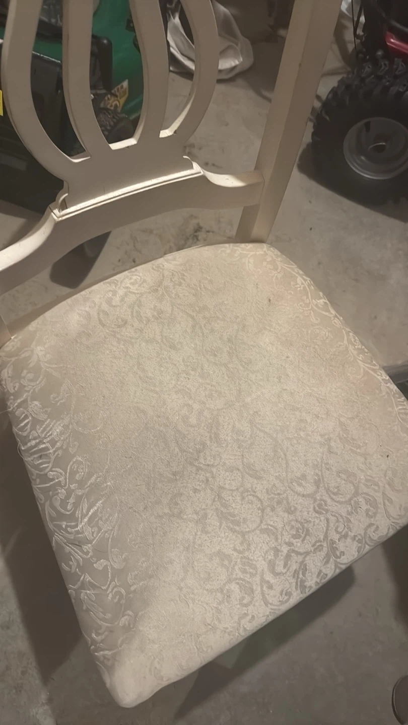 Desk chair and hutch - photo 4