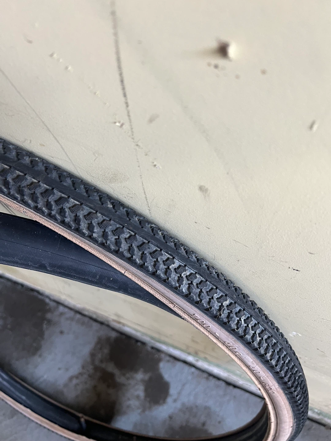 700 - 40c (40- 622) bicycle tire and tube - photo 2
