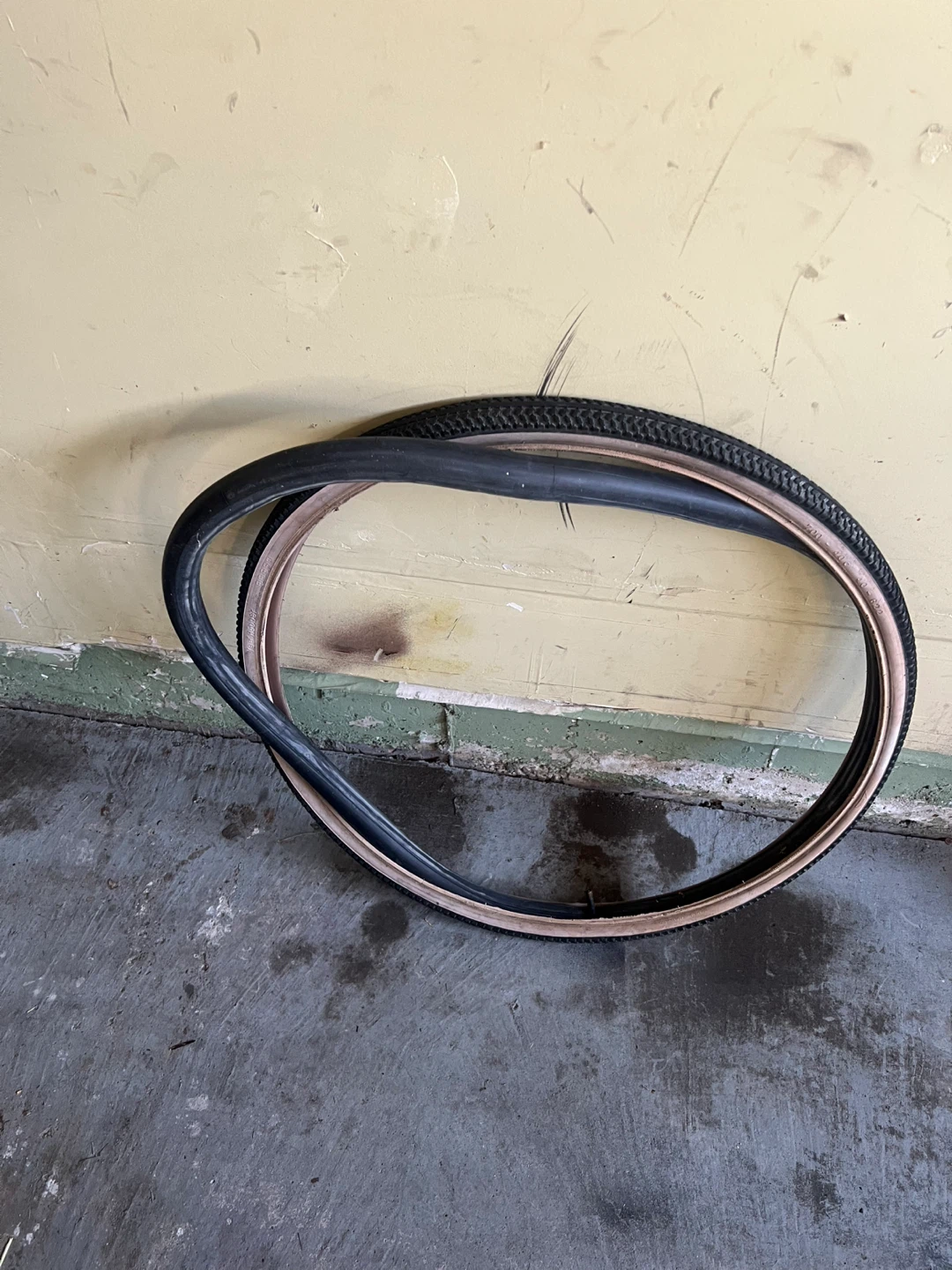 700 - 40c (40- 622) bicycle tire and tube - photo 3