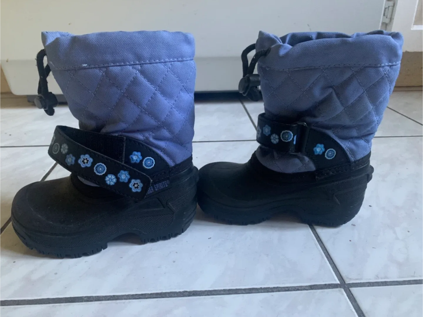 Children’s winter boots thumbnail