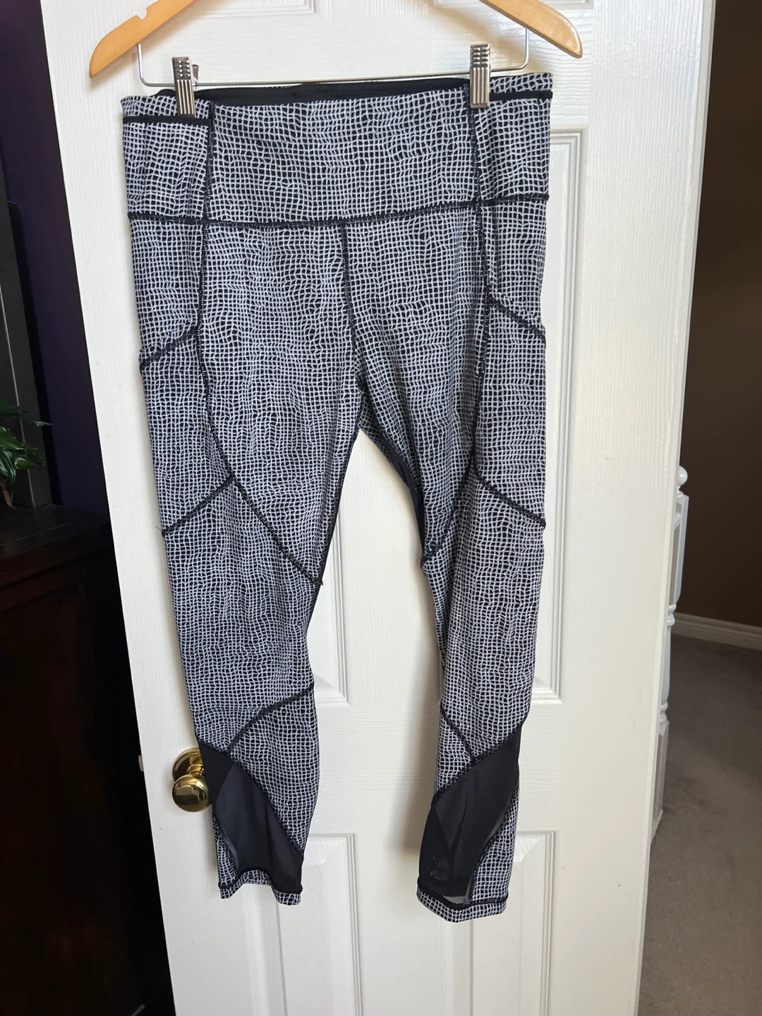 Lululemon Black & White Patterned Leggings - Size 10