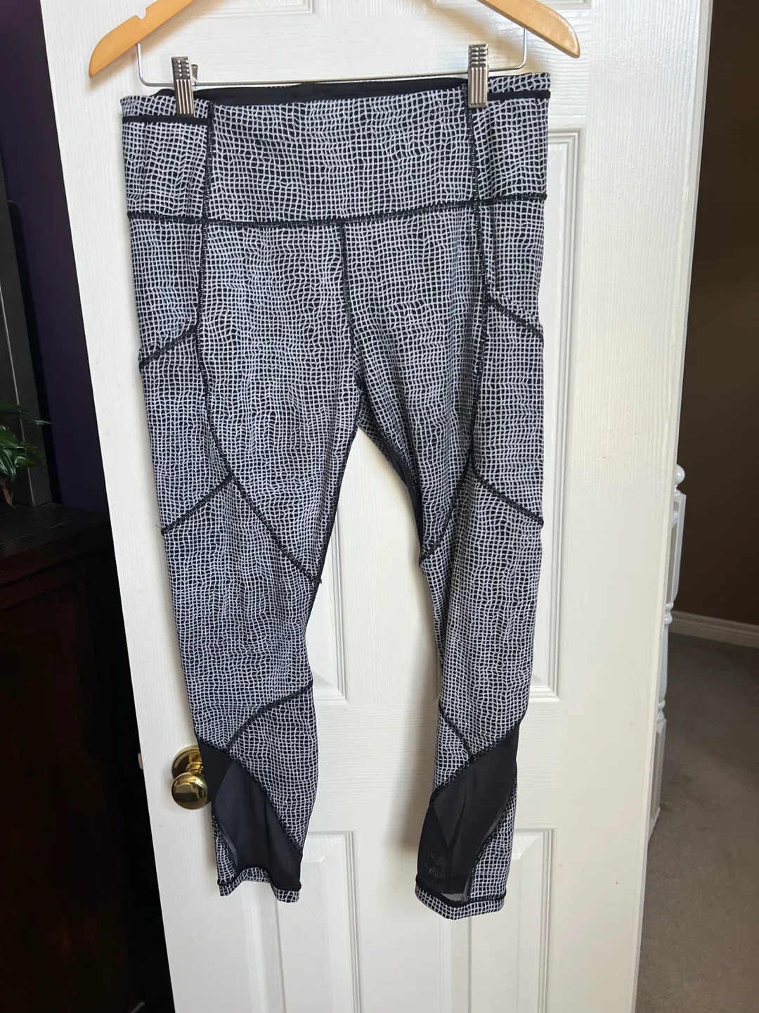 Lululemon Black & White Patterned Leggings - Size 10 thumbnail