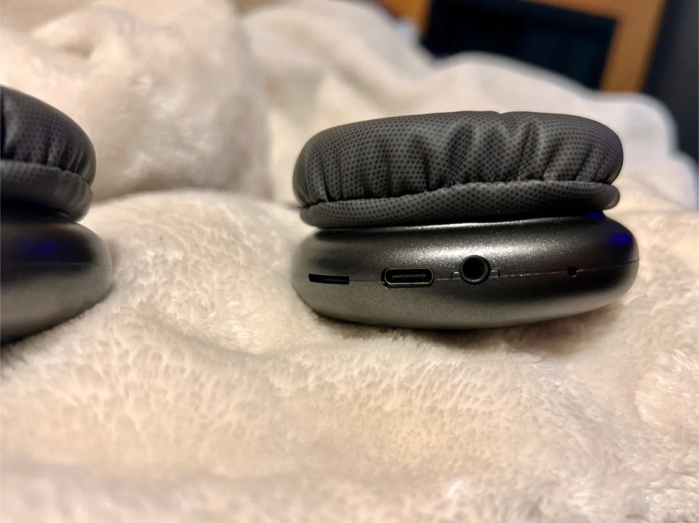 AirPod Max like Noise Cancelling Wireless Headphones image indicator(4)