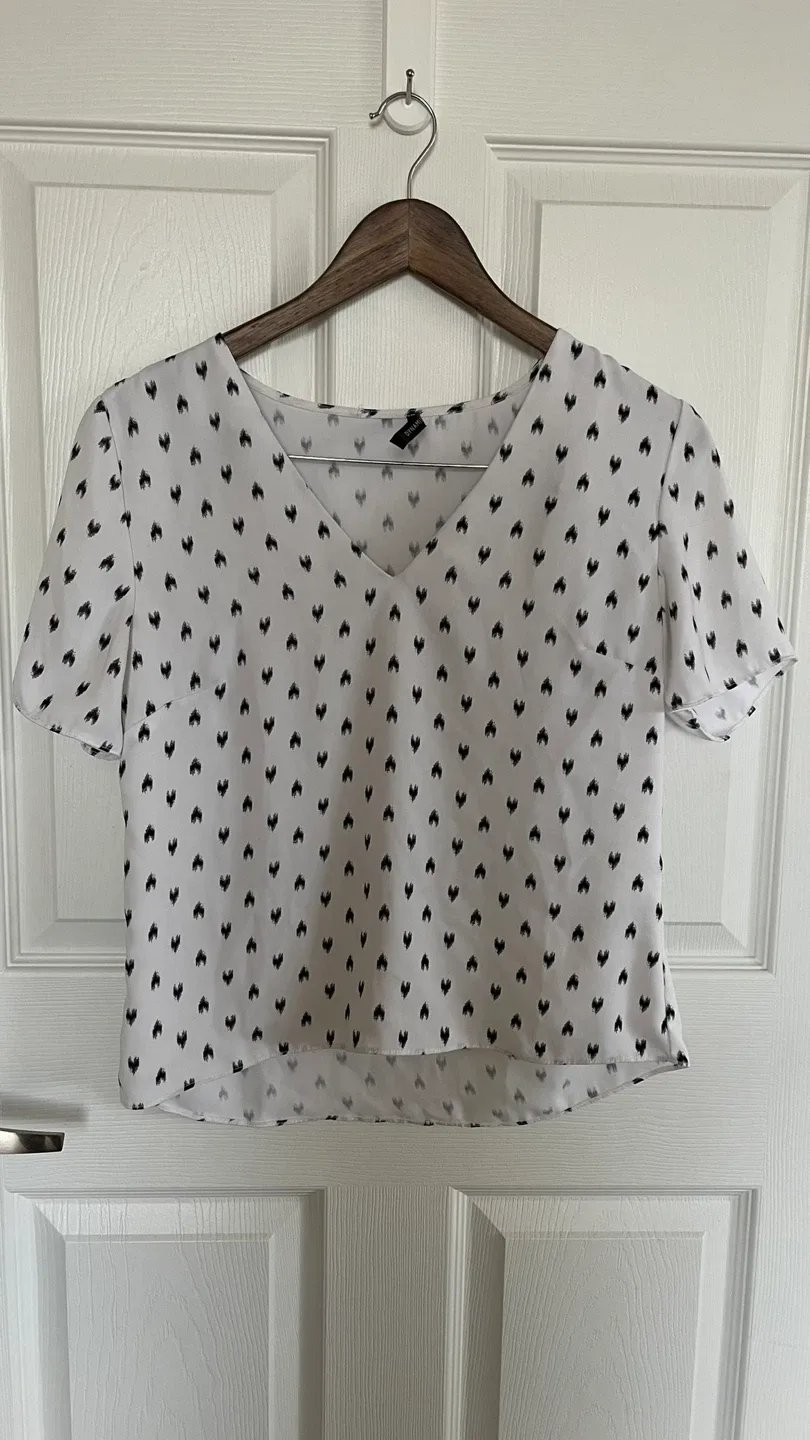Dynamite White & Black Patterned Blouse thumbnail