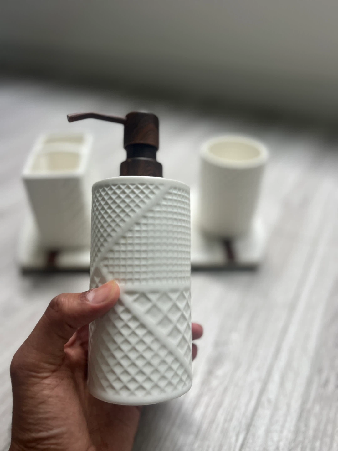 White Bathroom Set - Soap Dispenser, Tray, Toothbrush Holder - photo 4