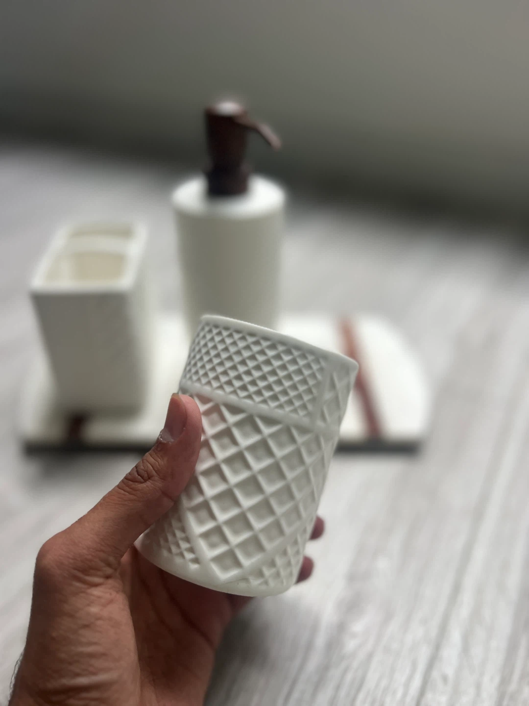 White Bathroom Set - Soap Dispenser, Tray, Toothbrush Holder - photo 3