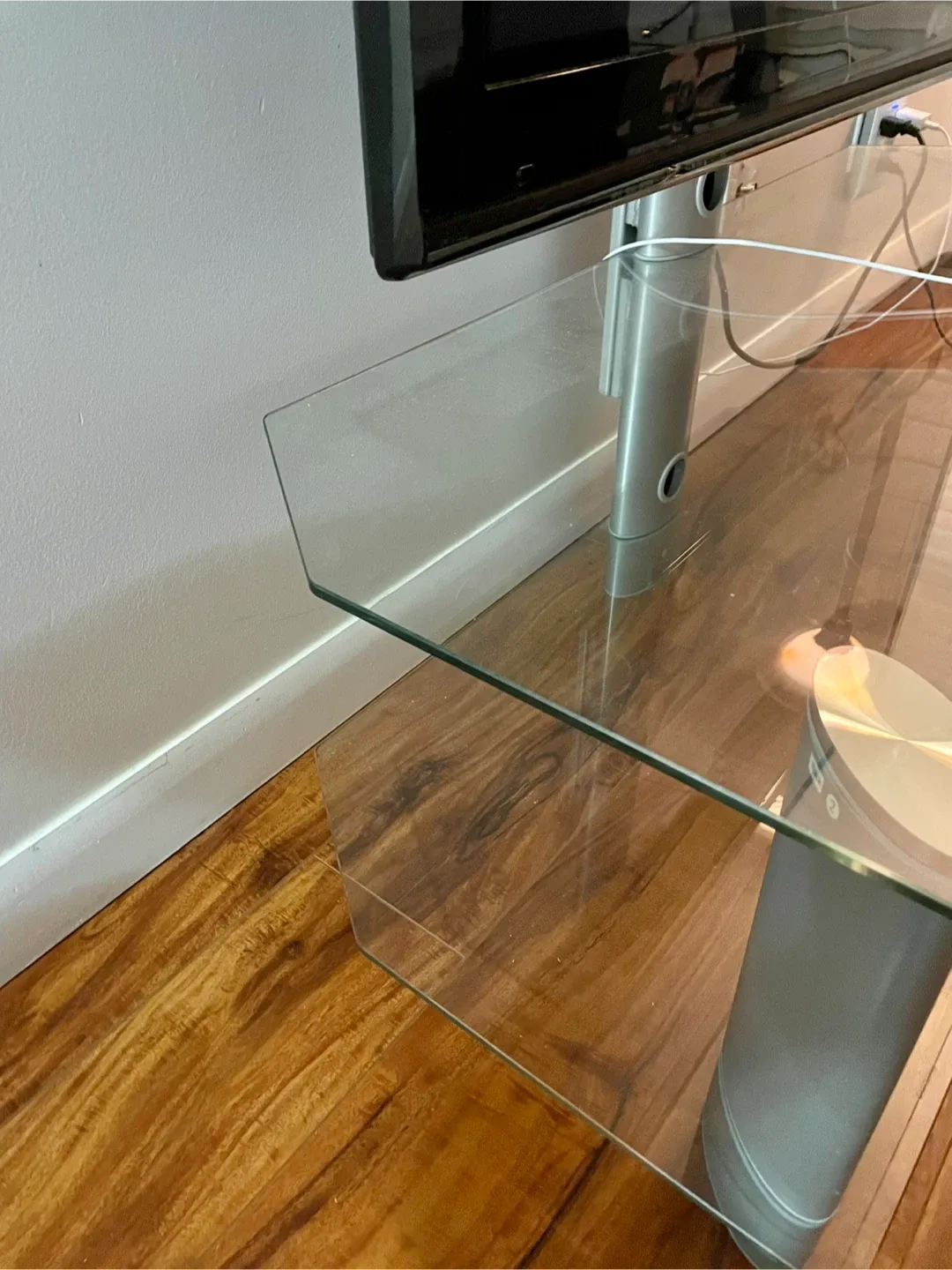 (Set) Google Chromecast with LG TV HD + Glass TV stand Like New! image indicator(9)