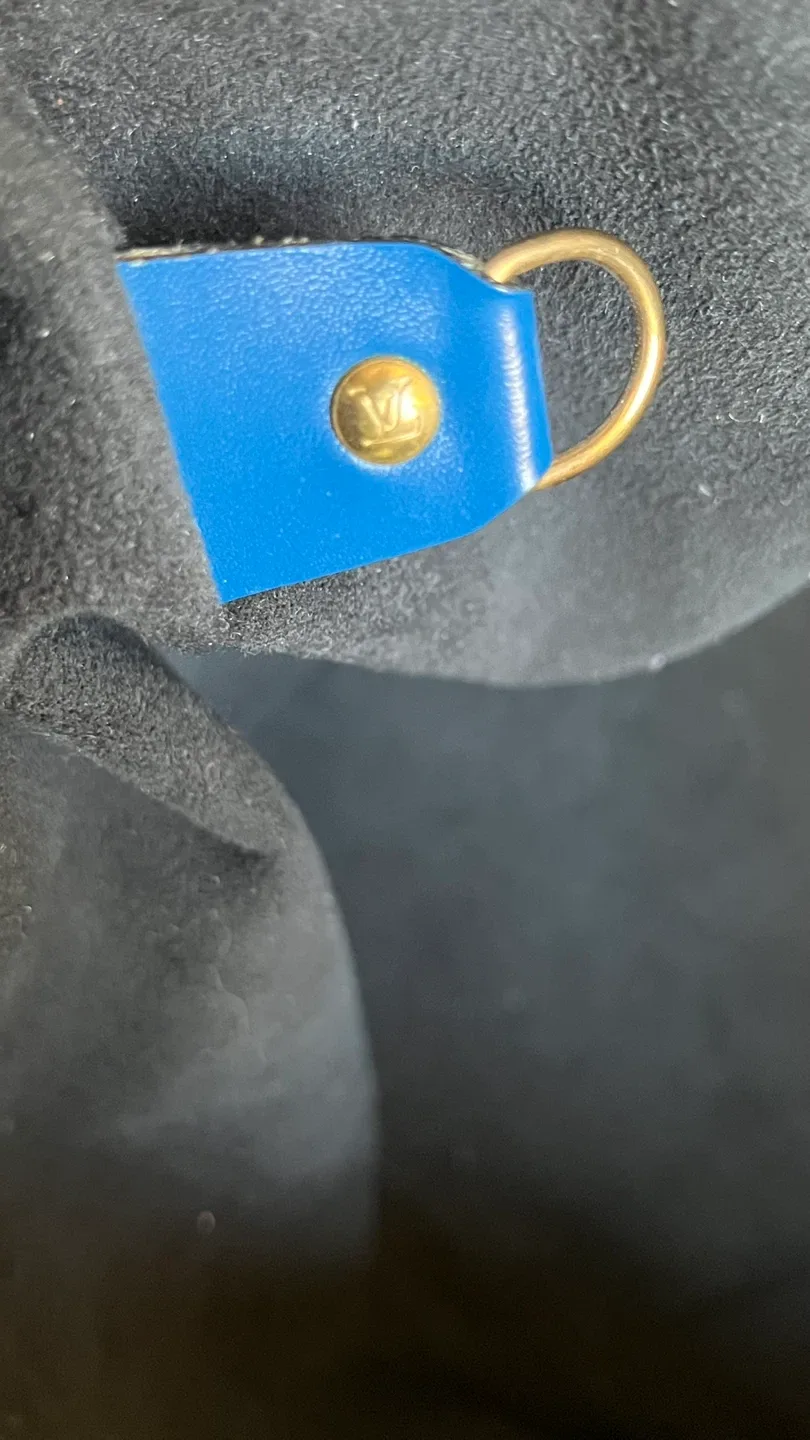 Louis Vuitton Vintage Blue Epi Leather Noe MM Bucket Bag image indicator(8)