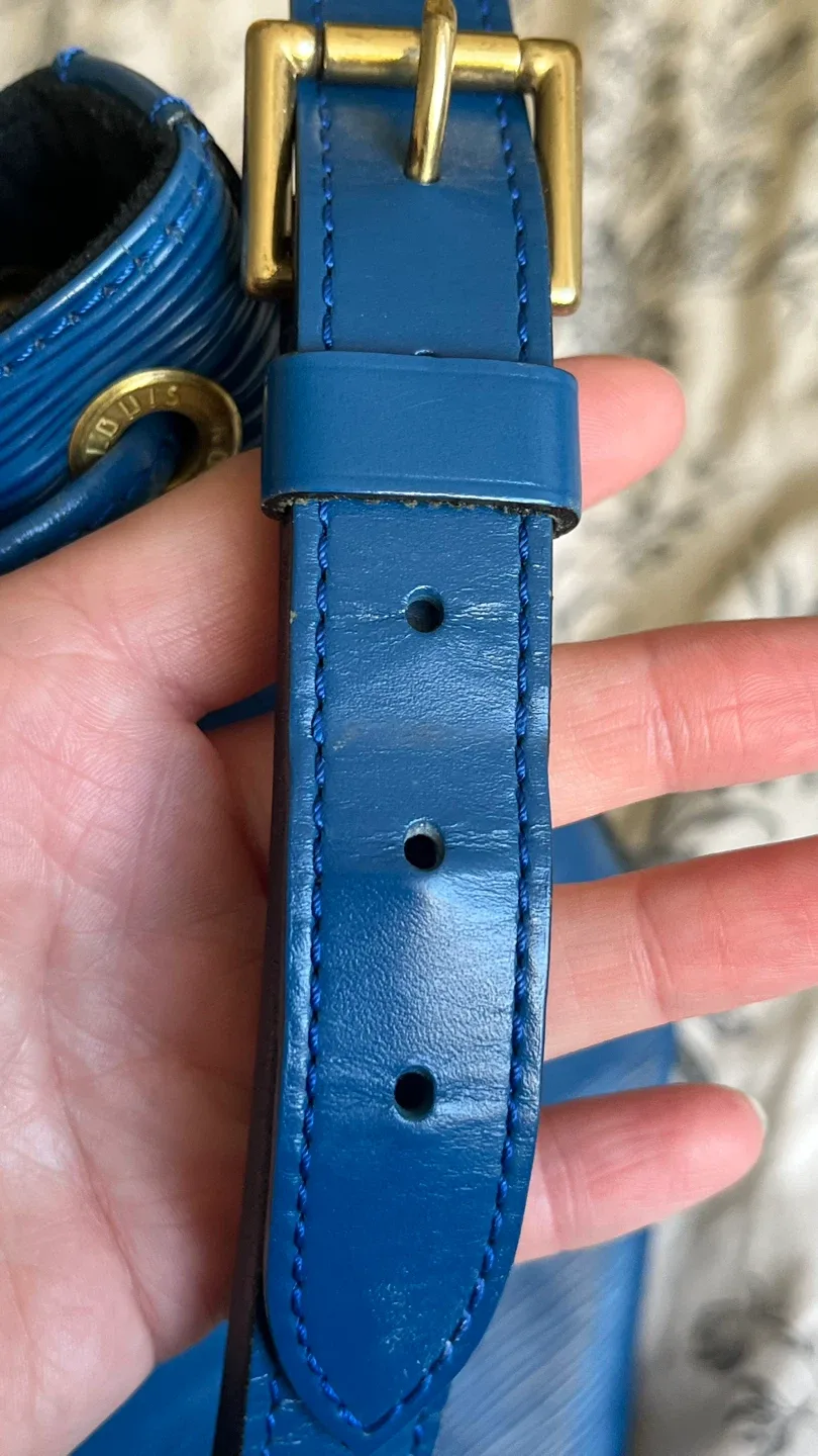 Louis Vuitton Vintage Blue Epi Leather Noe MM Bucket Bag image indicator(9)