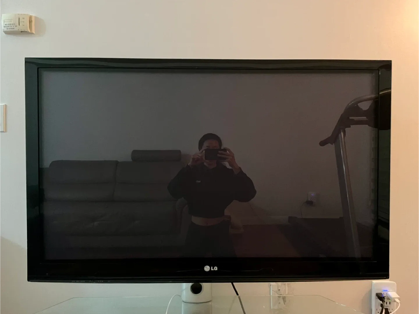 (Set) Google Chromecast with LG TV HD + Glass TV stand Like New! image indicator(2)