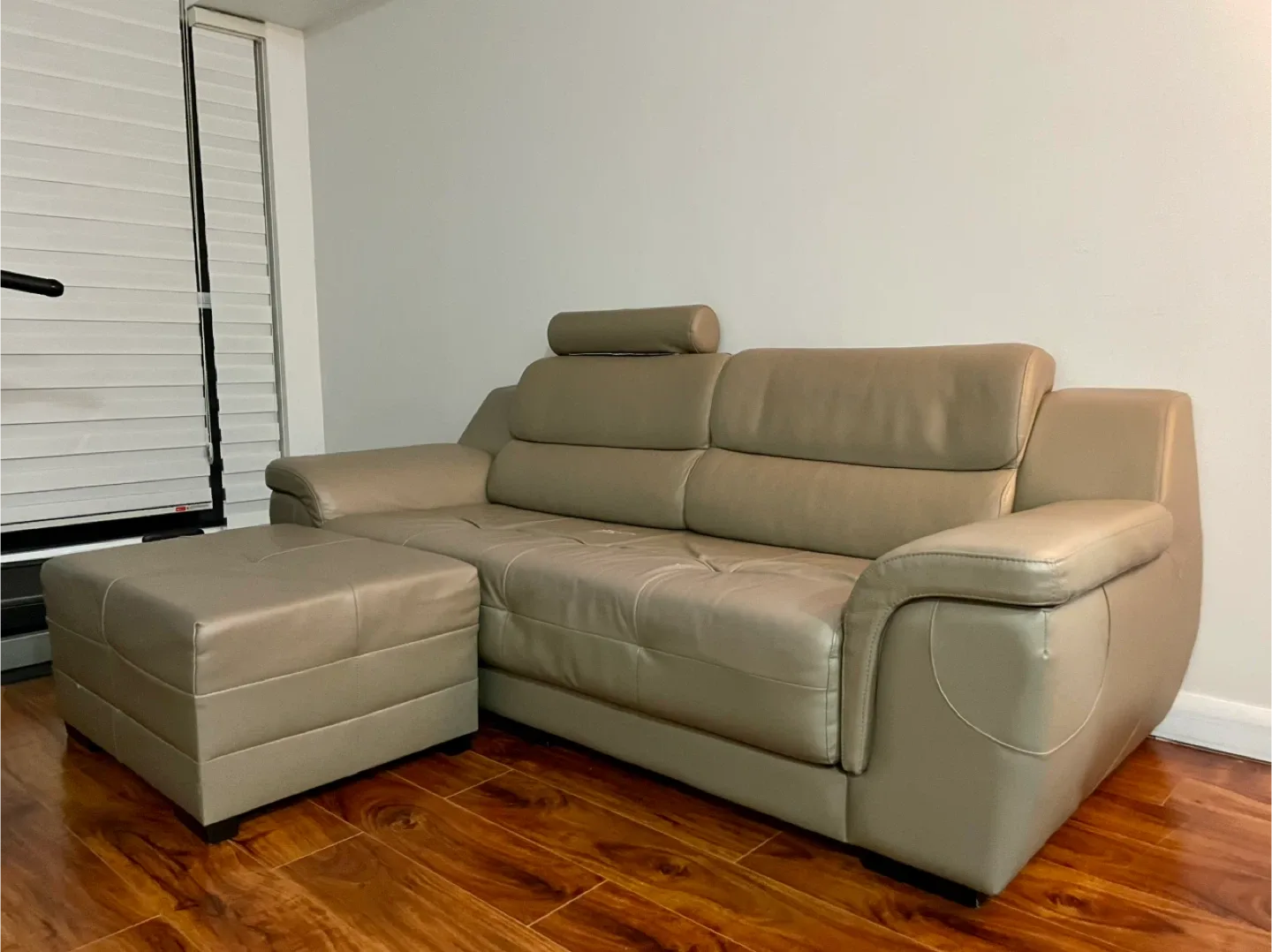 Leather Sofa with Ottoman - Beige image indicator(4)