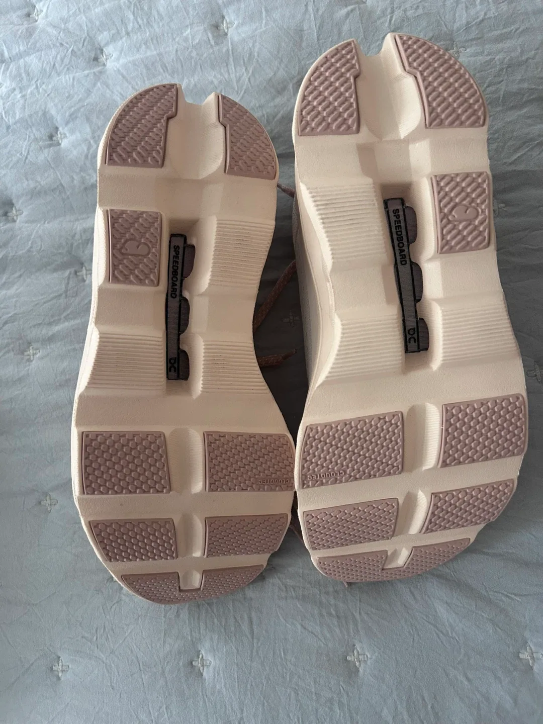 On CloudTec Running Shoes - Women's US 8.5 image indicator(3)