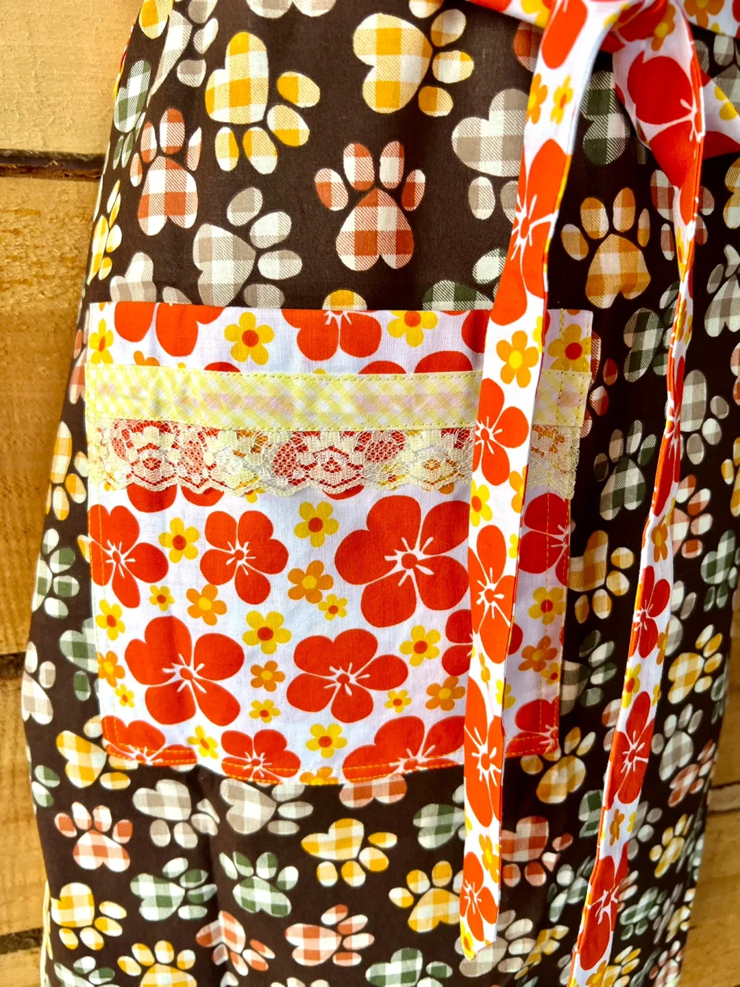 Handmade by me. Floral & Paw Print Apron image indicator(2)