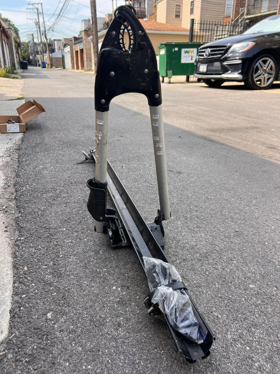 Thule TOUR Big Mouth Upright Bike Rack - photo 2