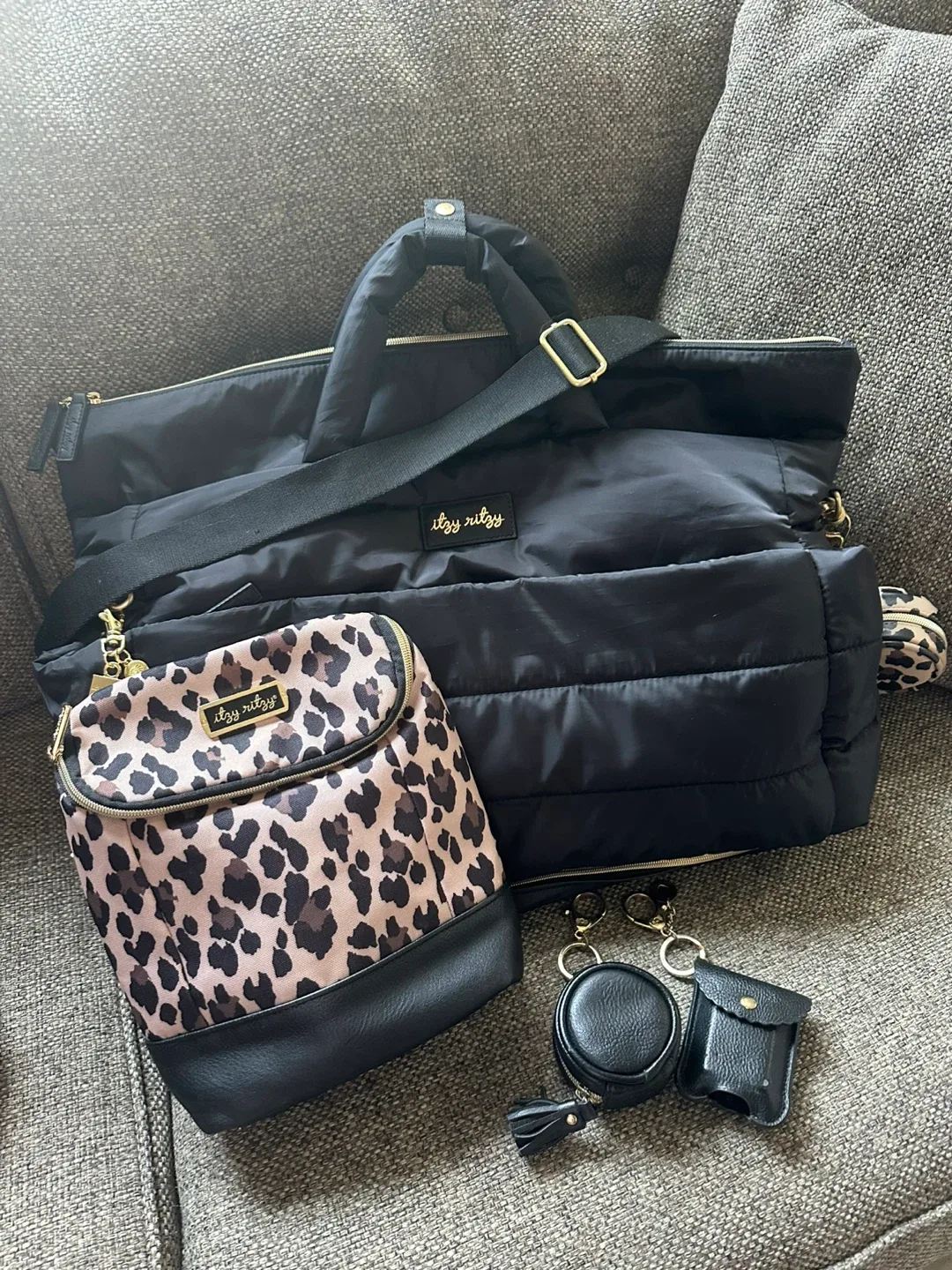 Itzy Ritzy Black Diaper Bag Tote Set image indicator(2)