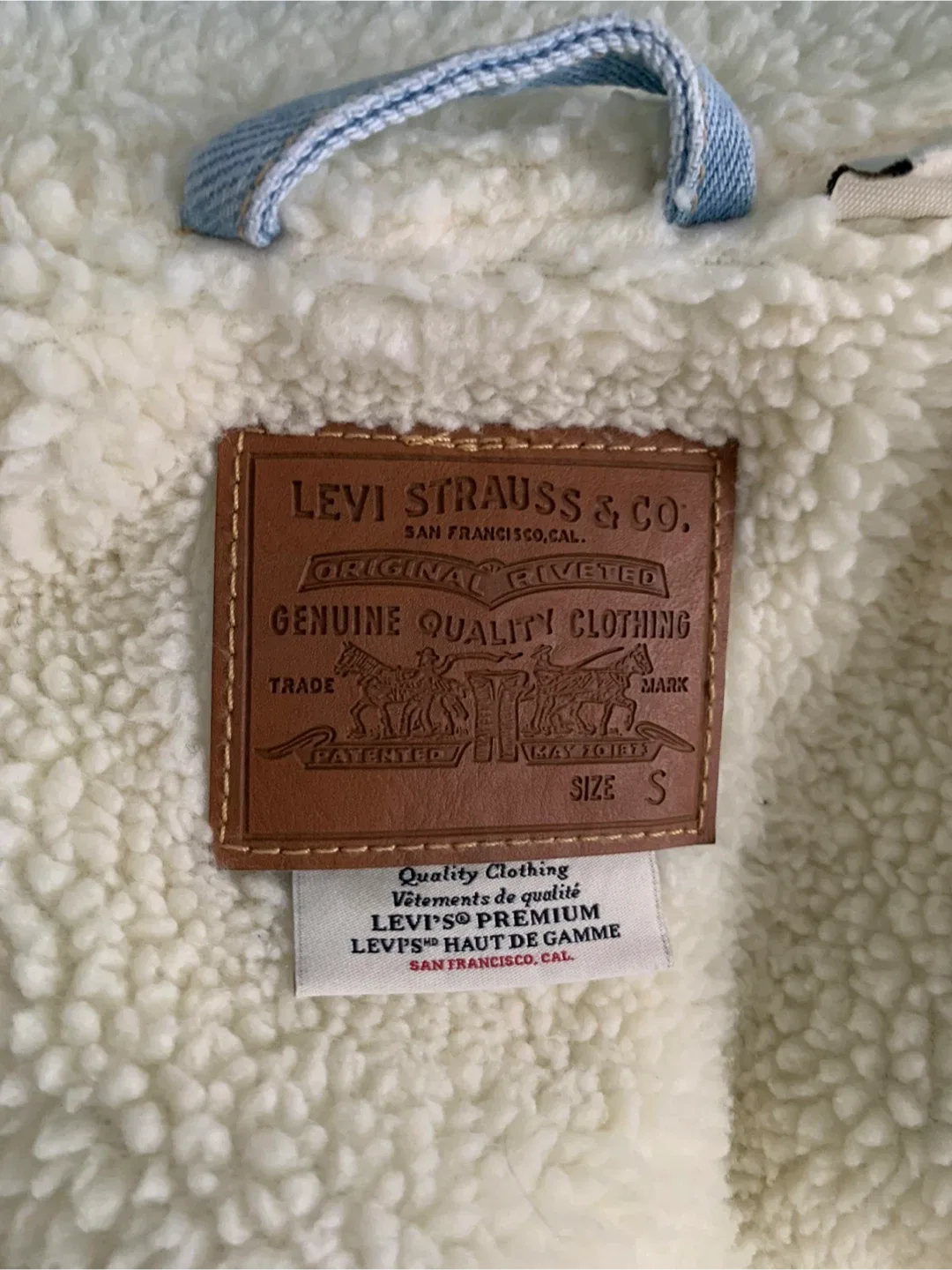 Levi's Premium Sherpa Trucker Jacket - Size S image indicator(2)