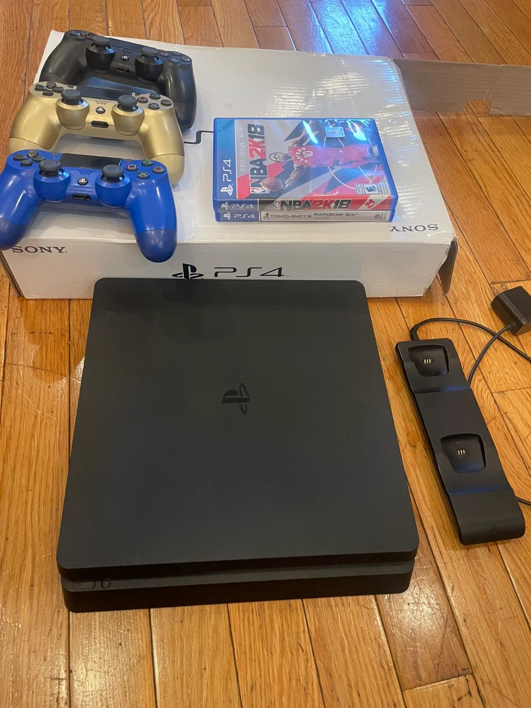 Sony PlayStation 4 Slim CUH-2115B Console Bundle image indicator(3)