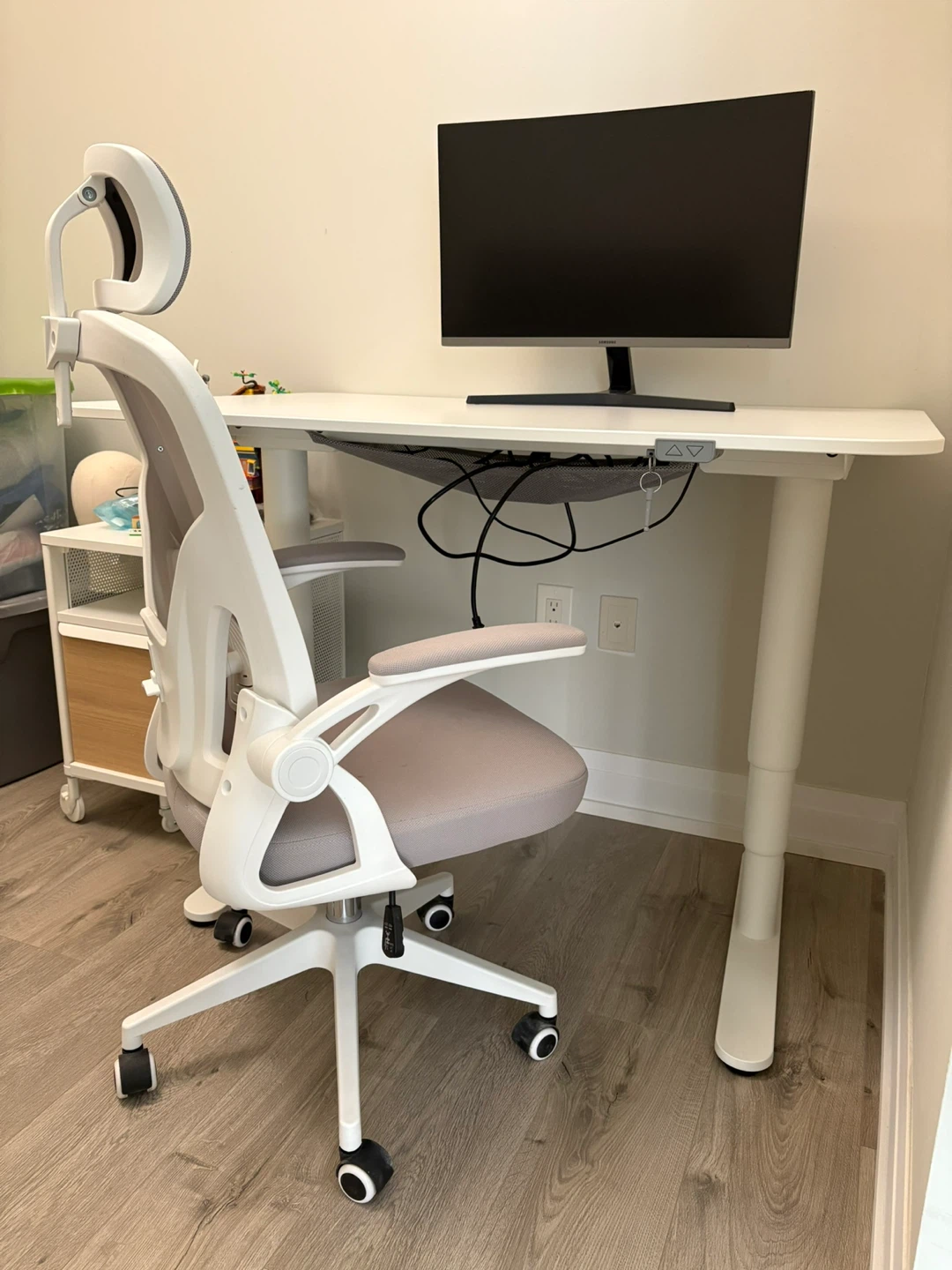 IKEA BEKANT Electric adjustable Desk with gaming chair