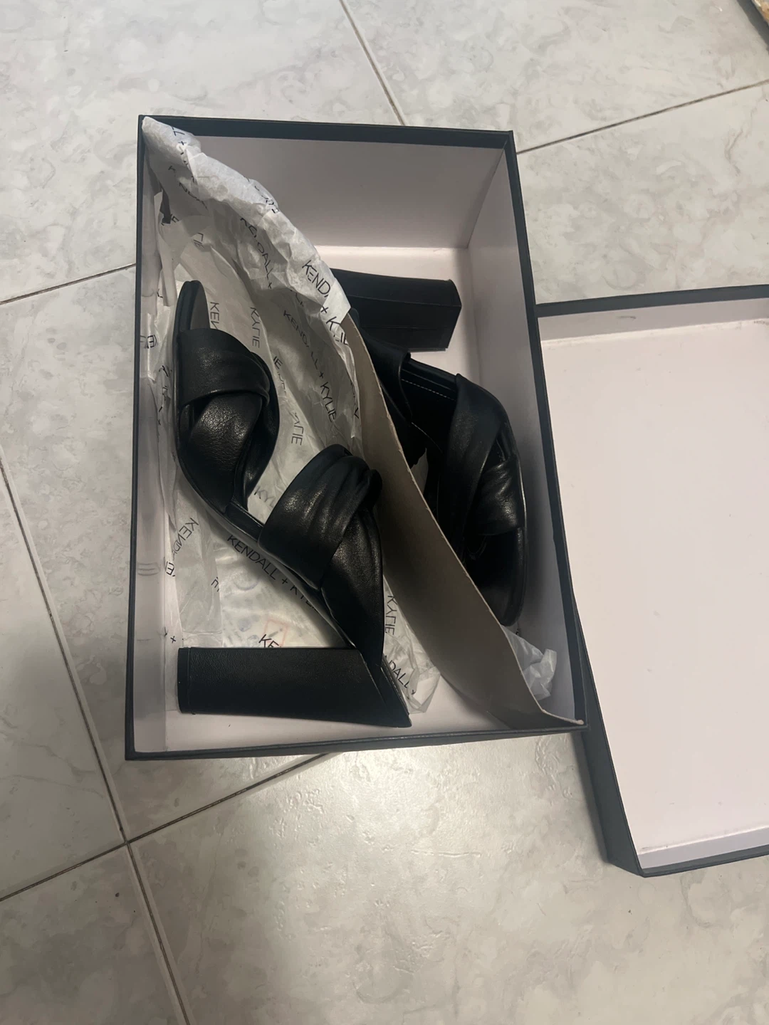 Kendall + Kylie Black Leather Heels - Size 8M - photo 2