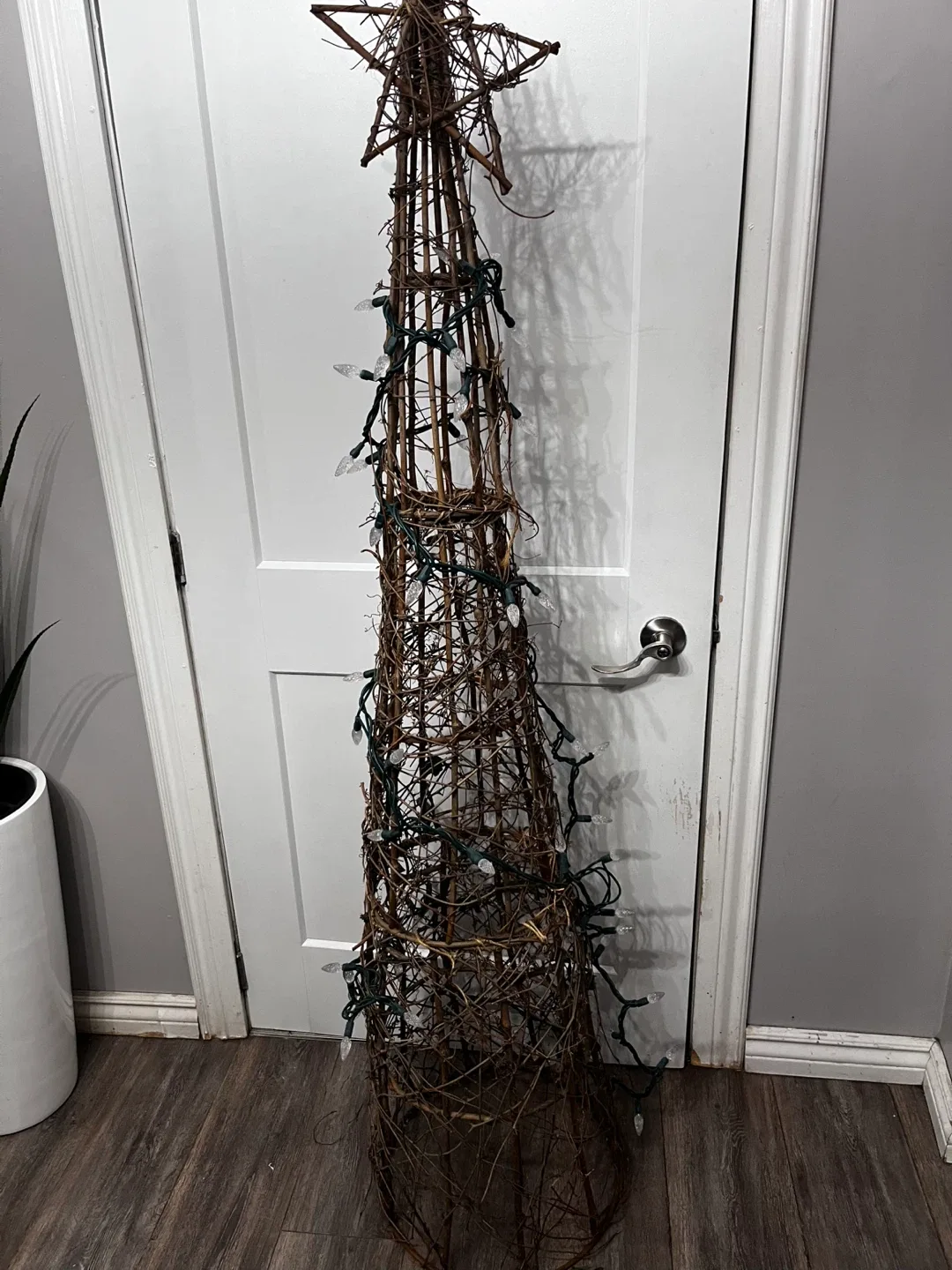 Rustic grapevine Christmas Tree with Lights thumbnail