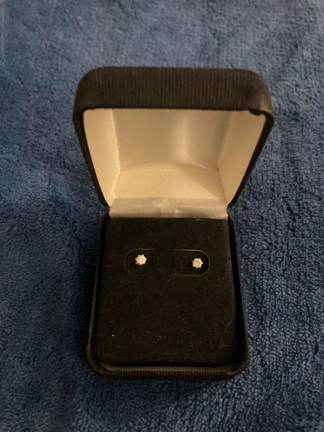 Diamond gold plated Stud Earrings image indicator(2)