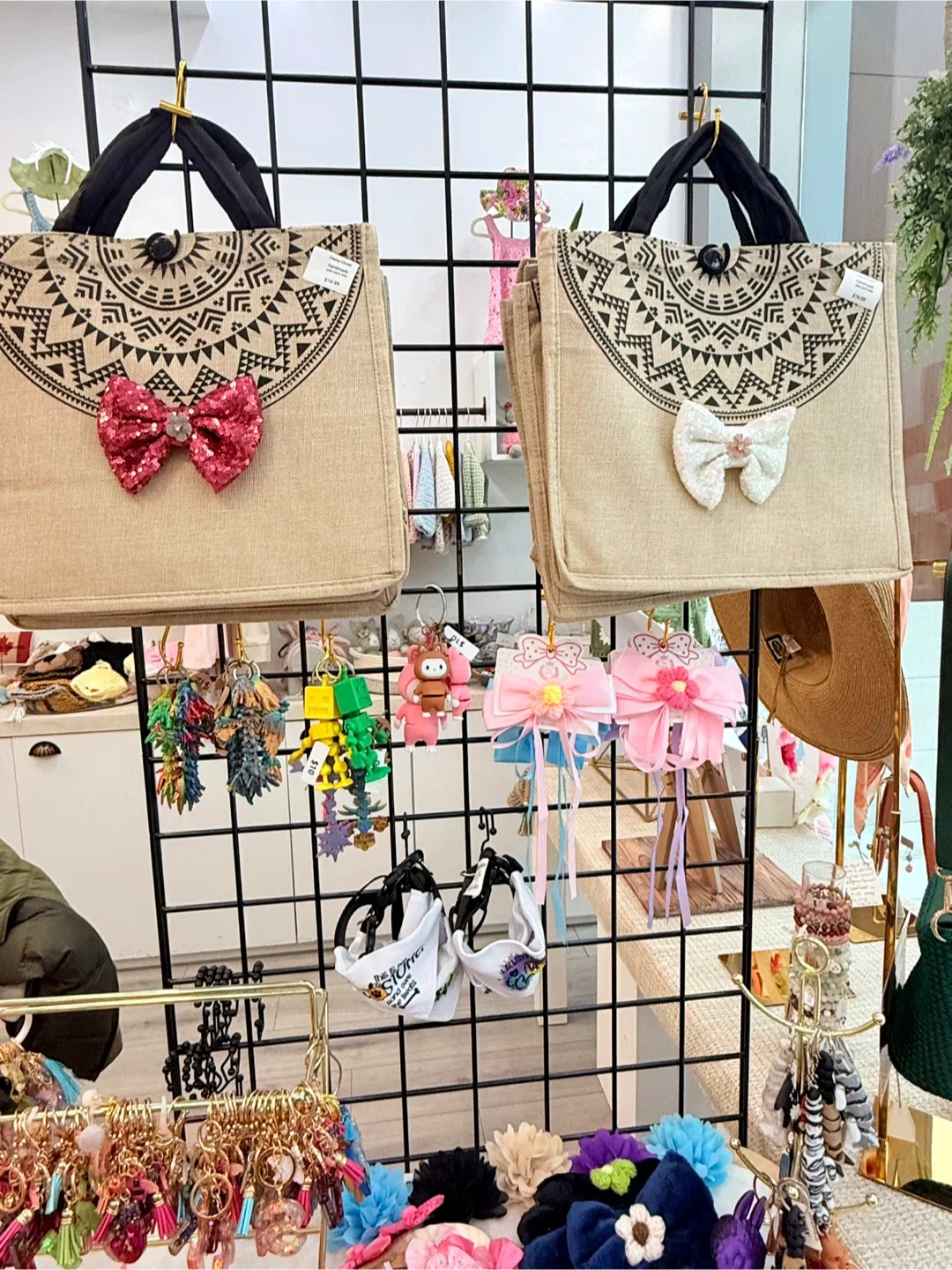 Various Handmade Accessories image indicator(3)