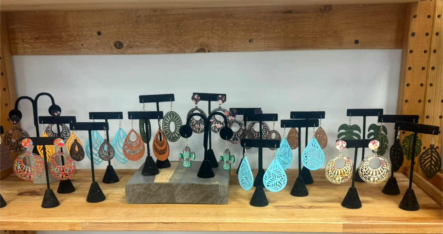 Various Handmade Accessories image indicator(7)