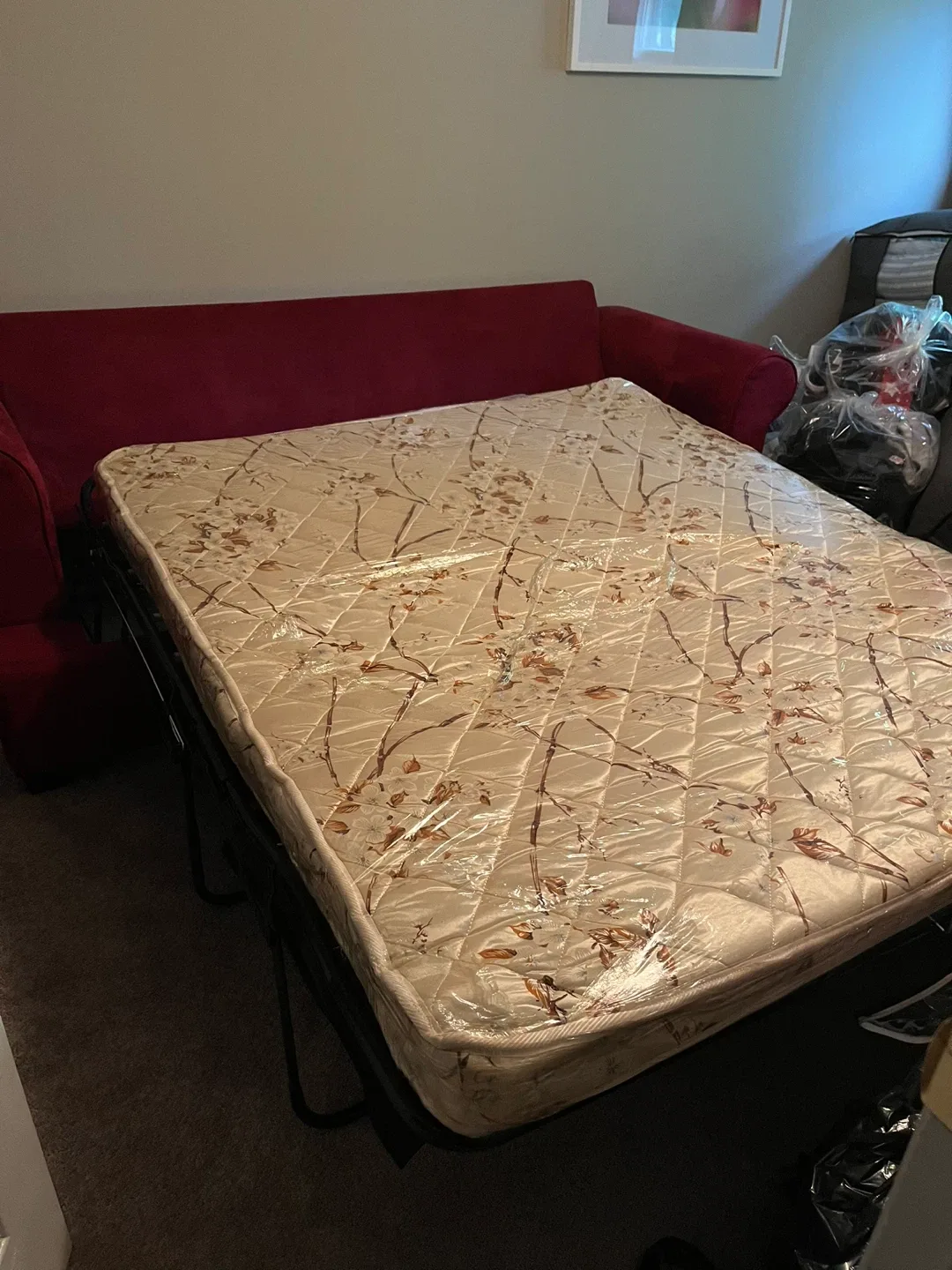 Excellent condition Large sofa w/pull out double bed image indicator(4)