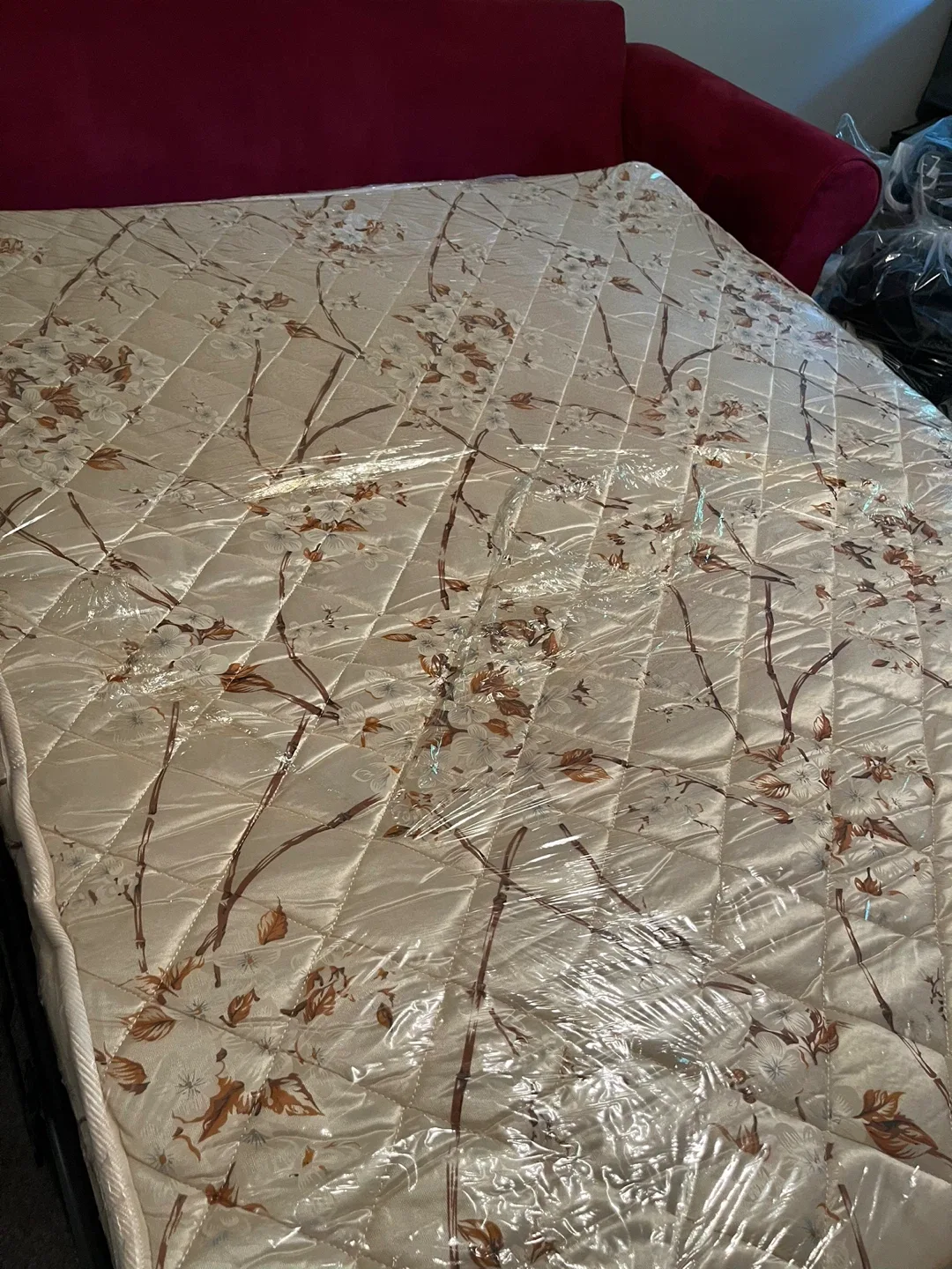 Excellent condition Large sofa w/pull out double bed image indicator(5)