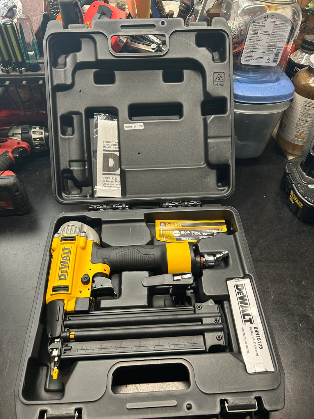 Dewalt Compressor style Brad nailer Kit - Tool - photo 2