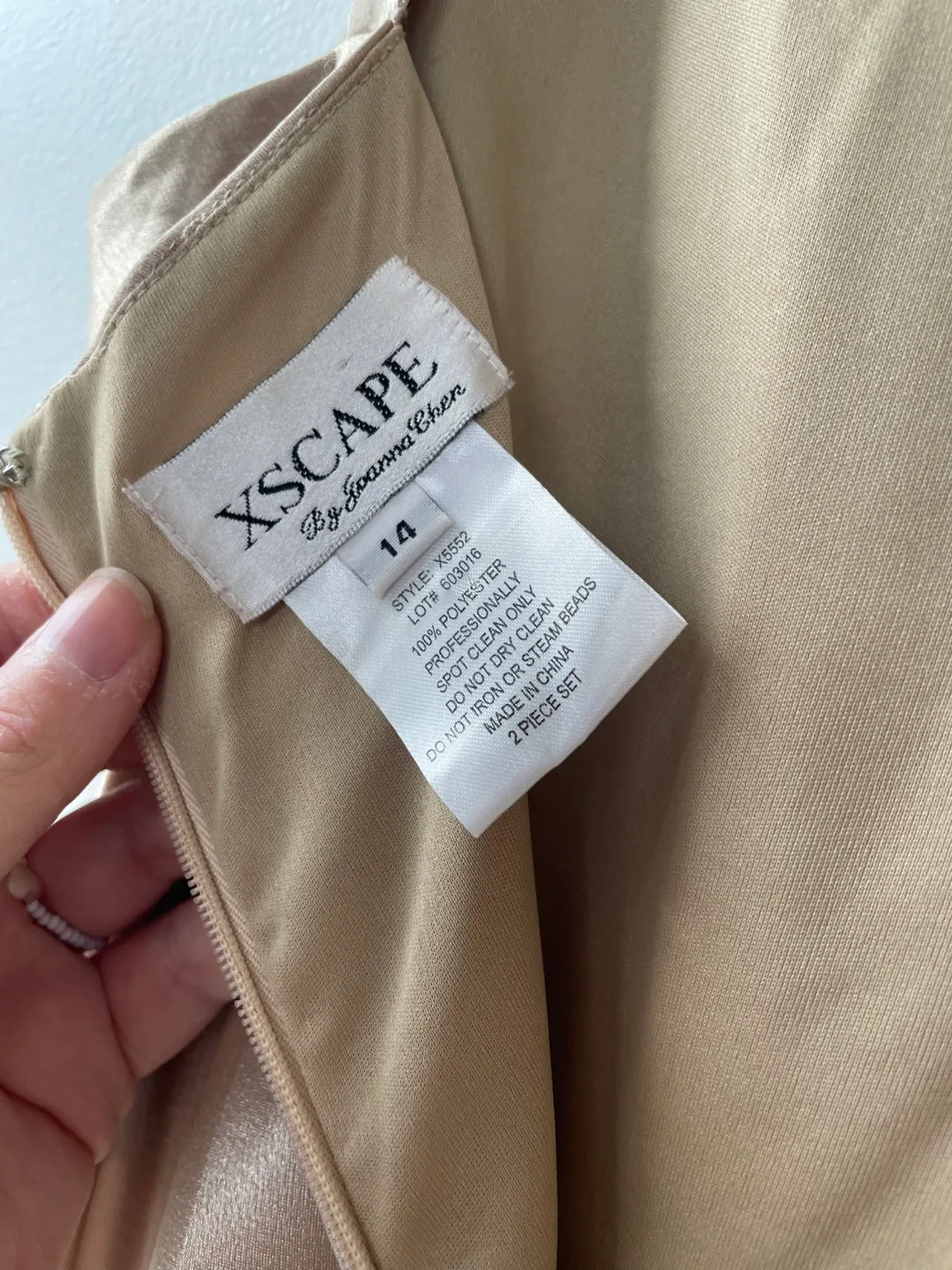 Gold Dress image indicator(5)