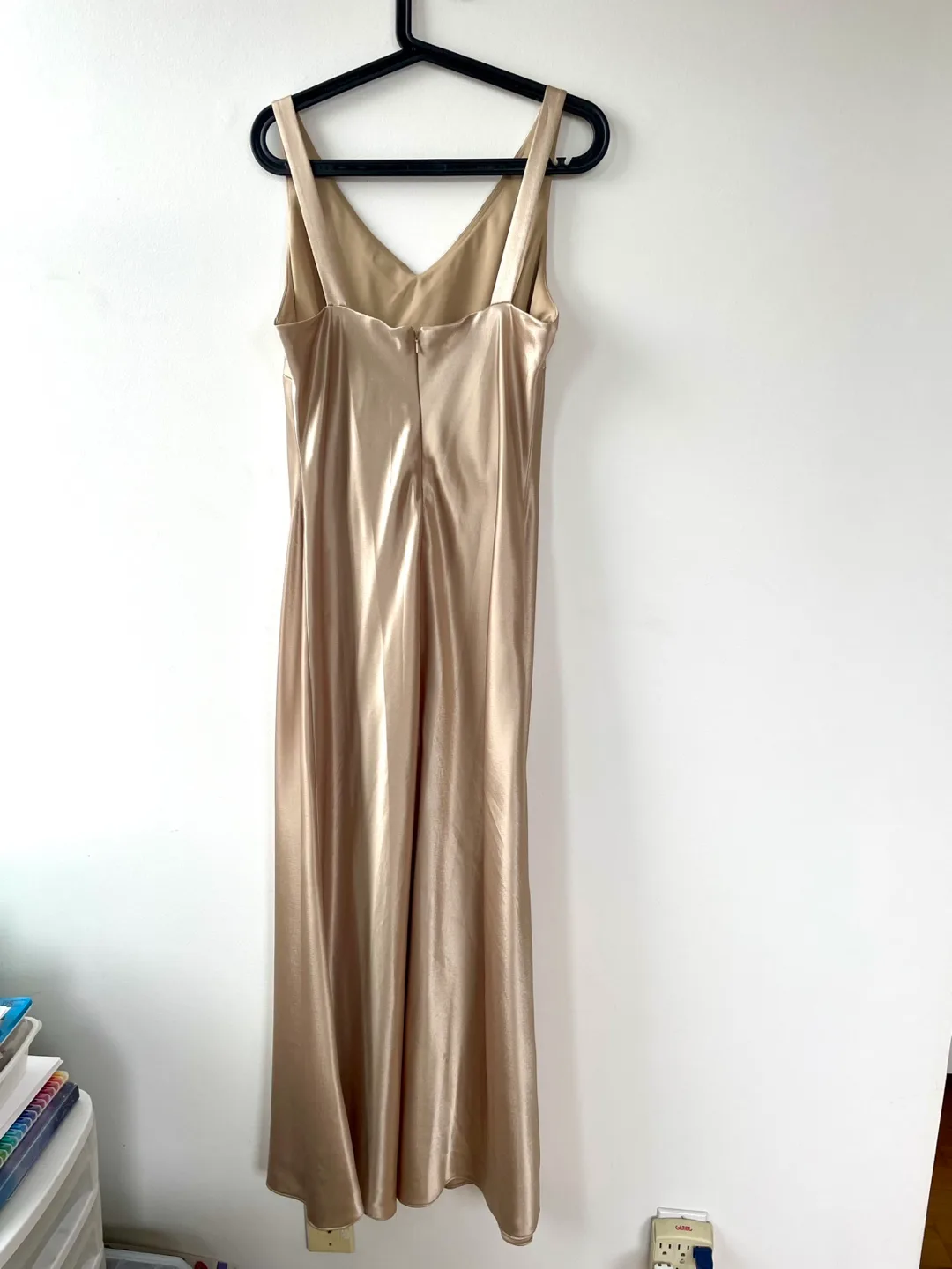 Gold Dress image indicator(3)