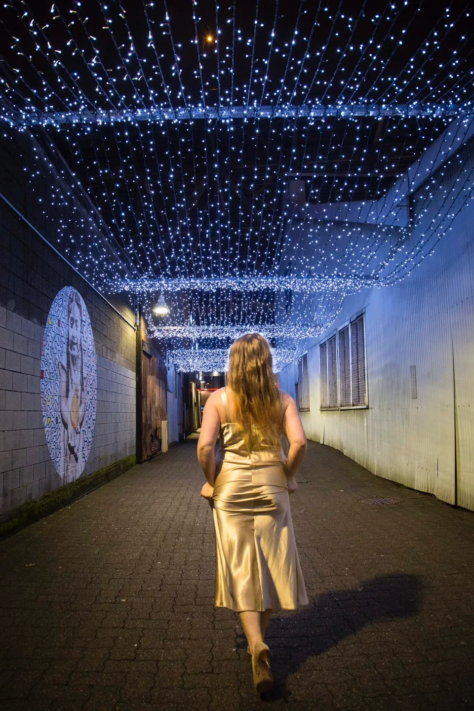 Gold Dress image indicator(4)