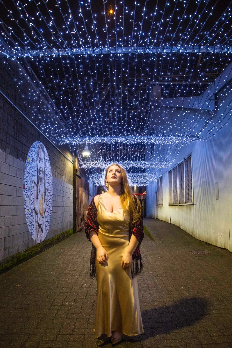 Gold Dress image indicator(2)