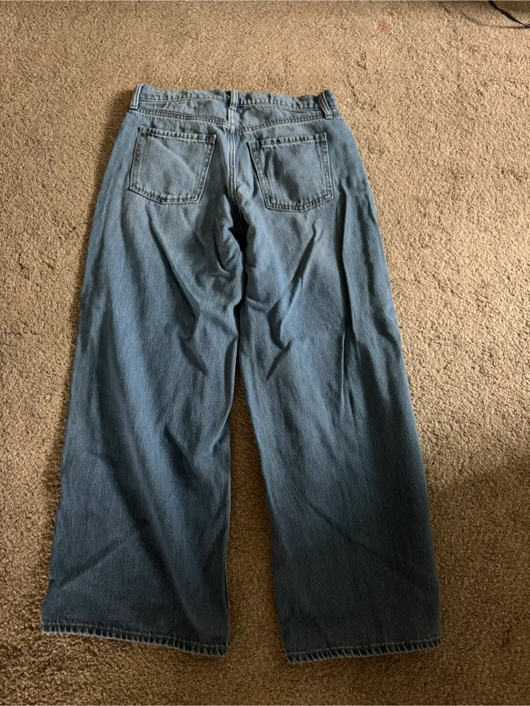 Old Navy Mid-Rise Wide Leg Jeans - Size 4 image indicator(2)