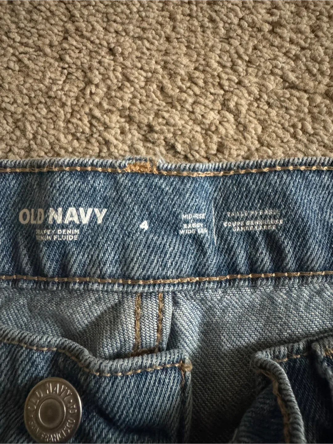 Old Navy Mid-Rise Wide Leg Jeans - Size 4 image indicator(3)