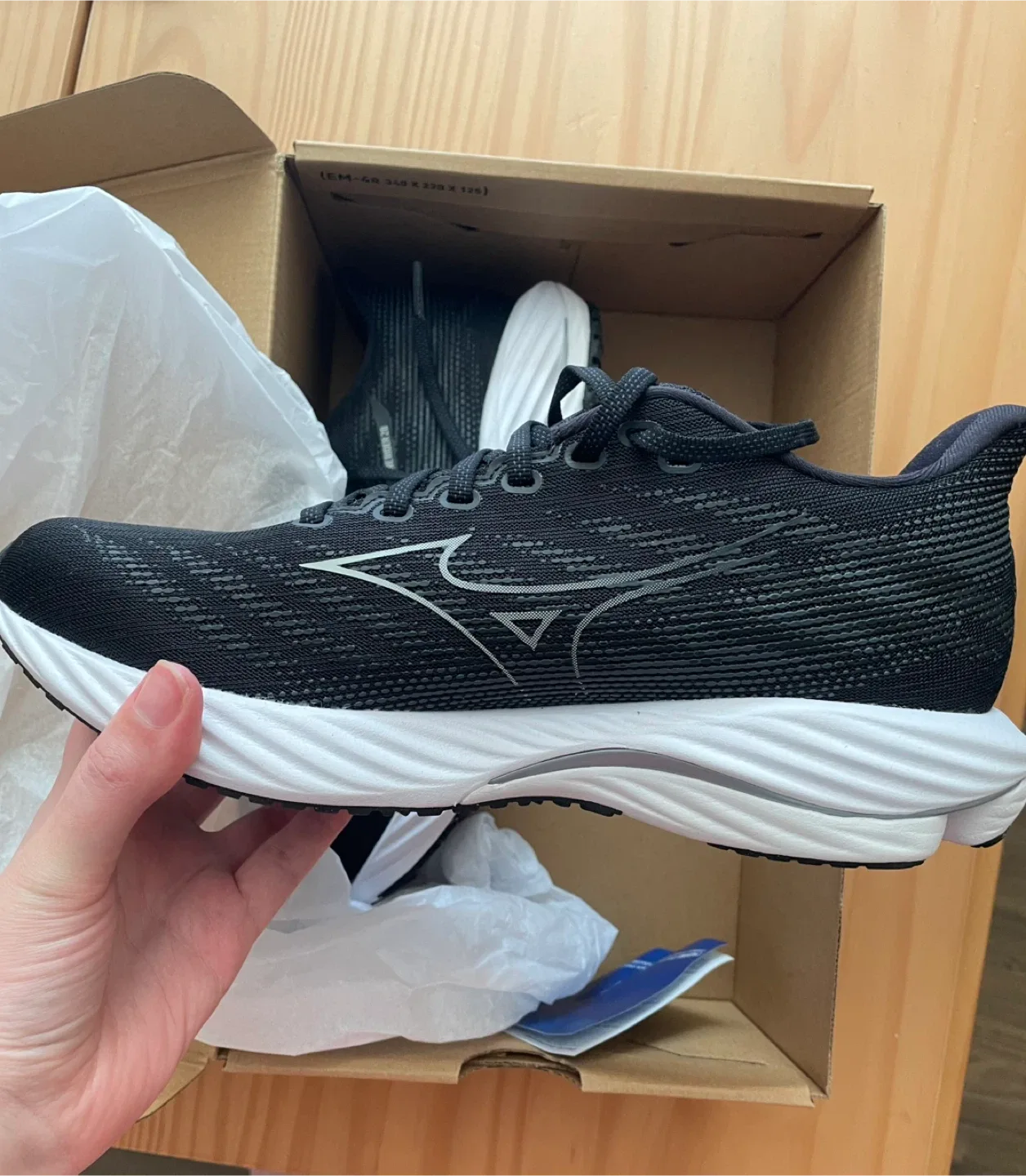 New Women’s Mizuno Running shoes thumbnail