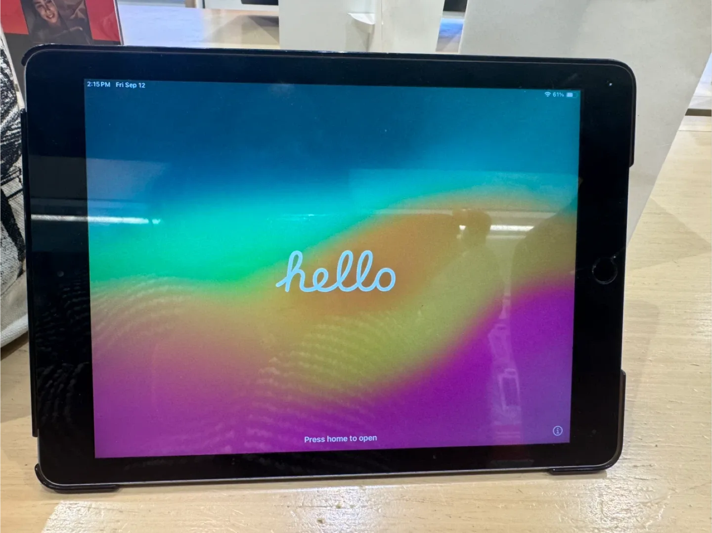 iPad - Silver image indicator(3)