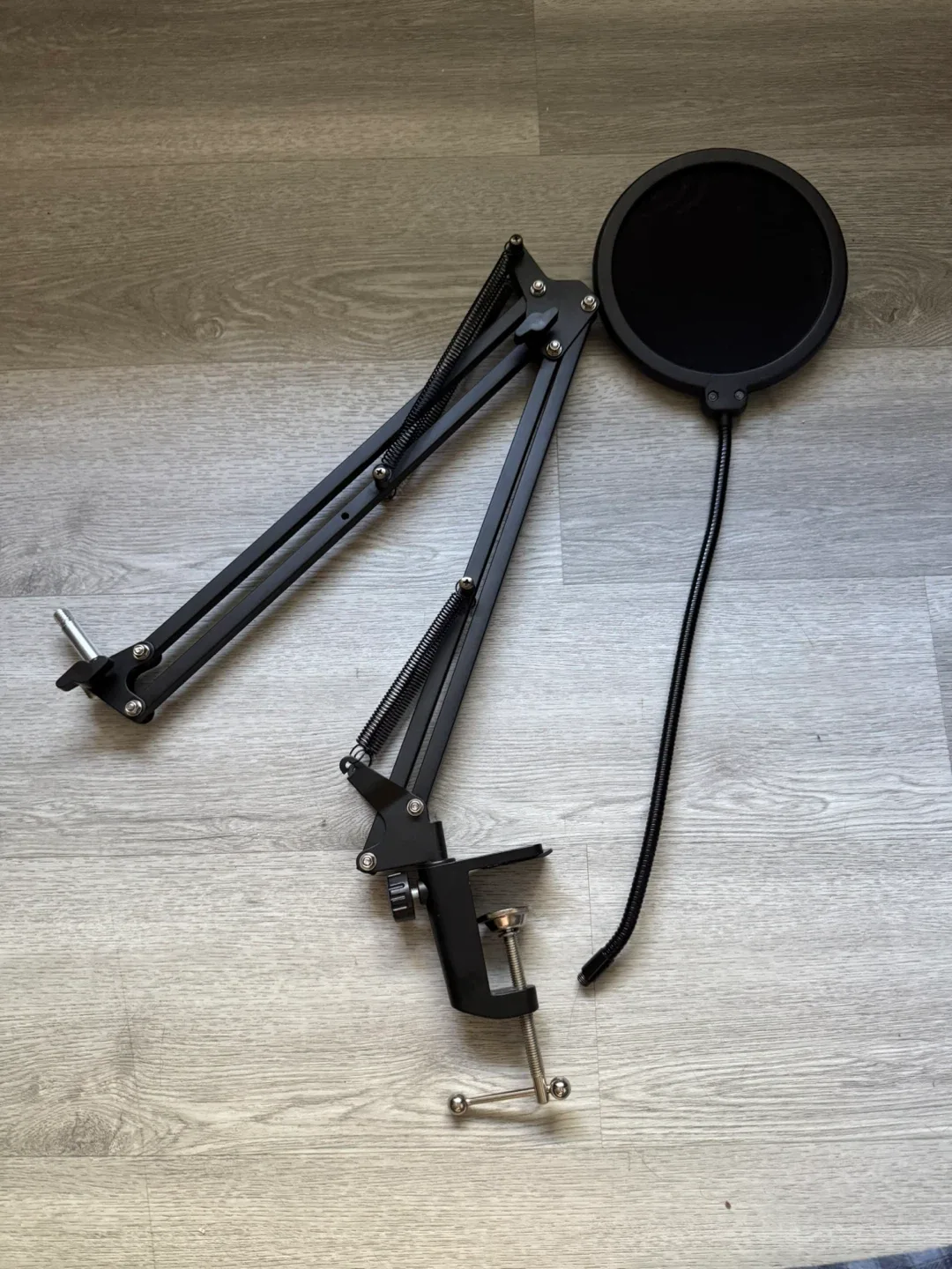 Microphone Arm Stand & Pop Filter thumbnail