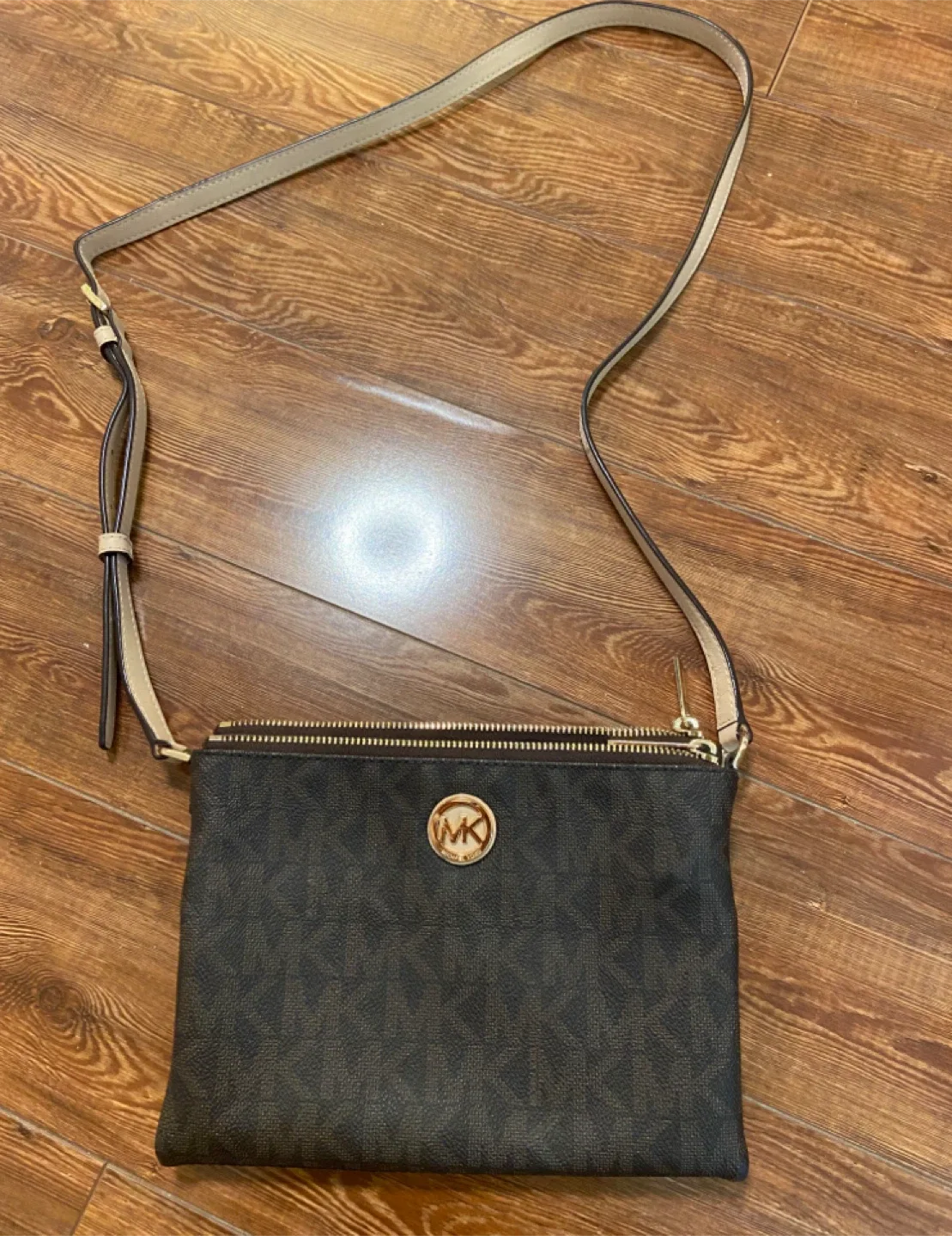 Michael Kors Brown Crossbody Bag image indicator(3)