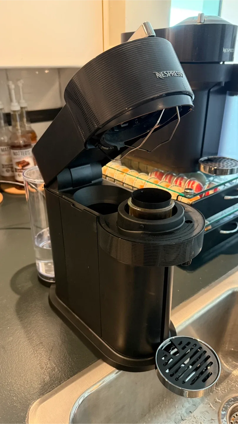 Nespresso Vertuo Next Coffee Machine + 4 New Cups image indicator(4)